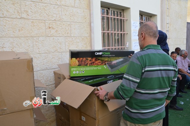 كفرقاسم- فيديو: الرئيس عادل بدير وموظفو البلدية يقفون دقيقة حداد لروح الشهيد احمد ويستقبلون شهر رمضان بتكريم الموظفين